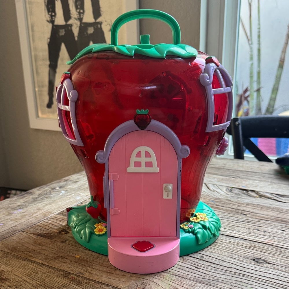 Strawberry Shortcake Bandai Berry Happy Home